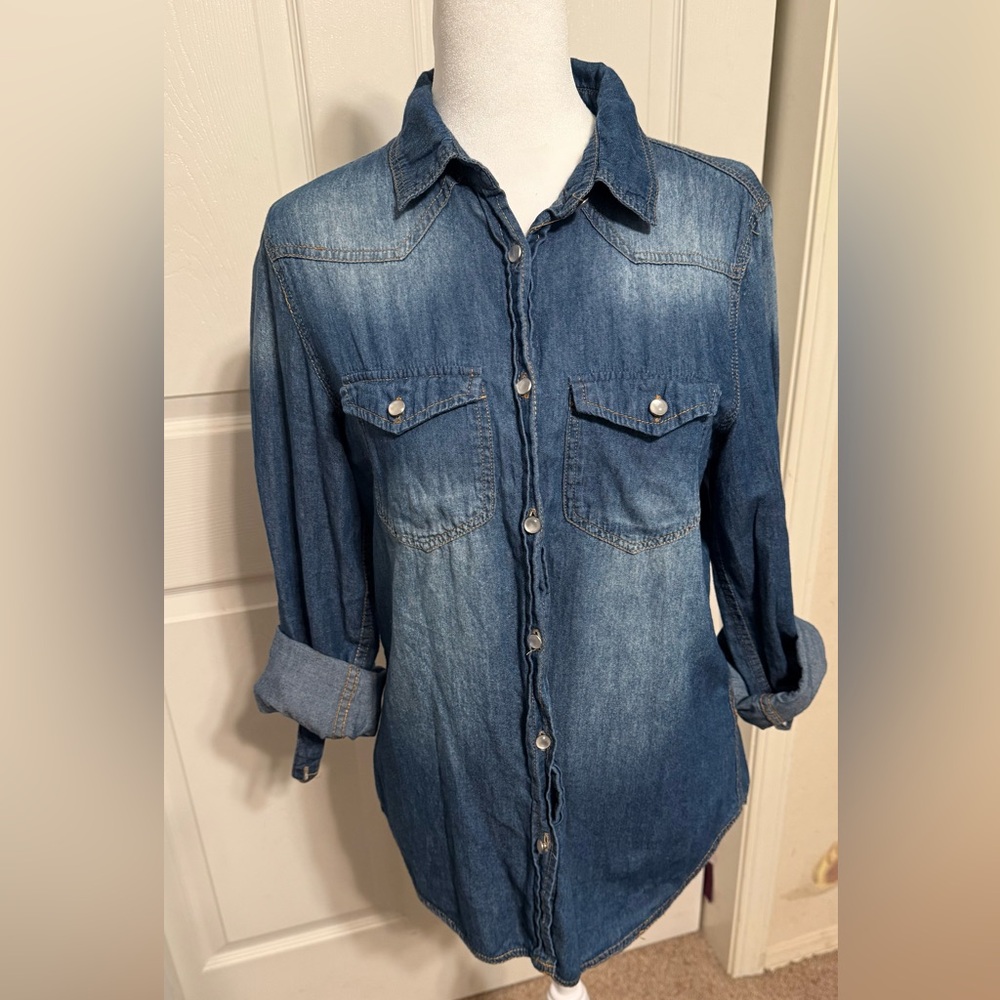 Ladies denim style chambray top